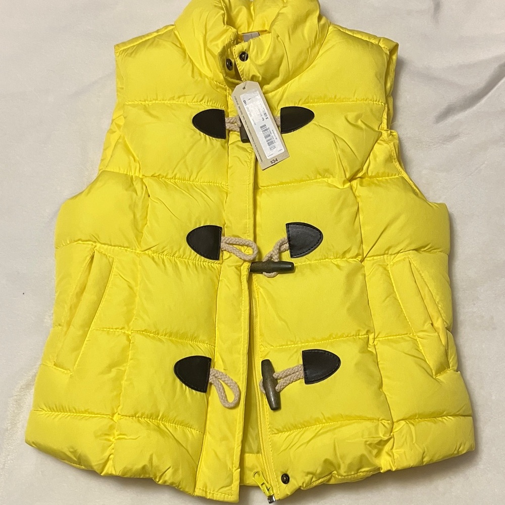 NWT Arizona Jean Company Yellow Puffer Vest with brown toggle/ zipper closure